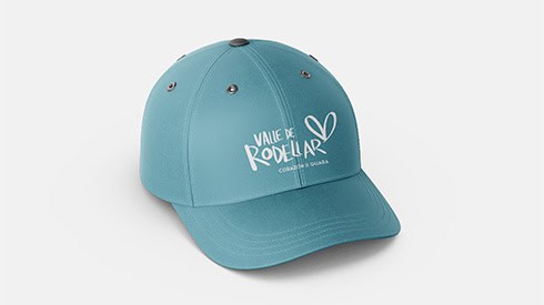 Gorra azul con logotipo de Mano de Rodelar, ideal para eventos y actividades deportivas, Diseño moderno y cómodo, perfecta para promocionar marcas y eventos al aire libre.